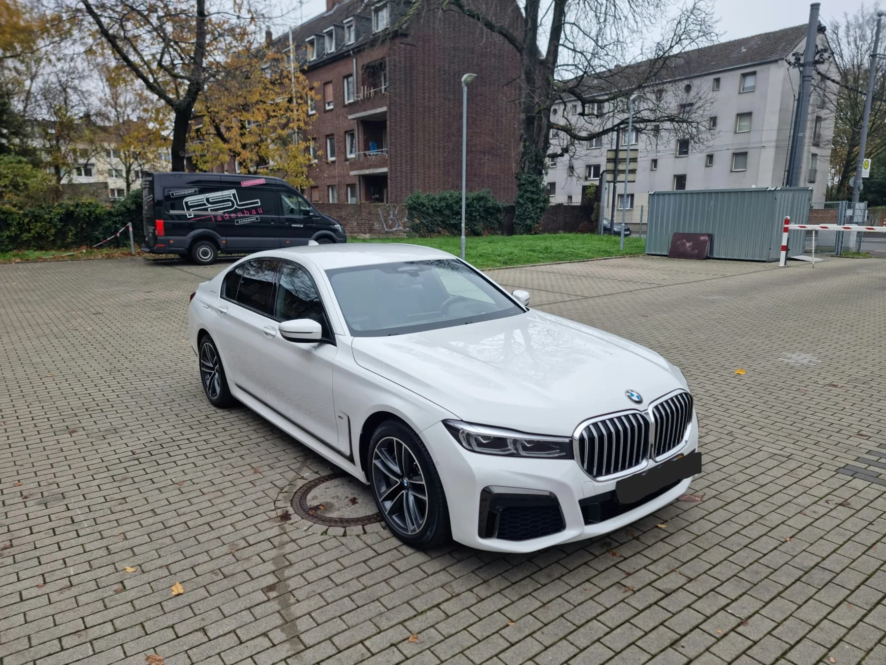 BMW 7 - luksuzni automobil za VIP transfer
