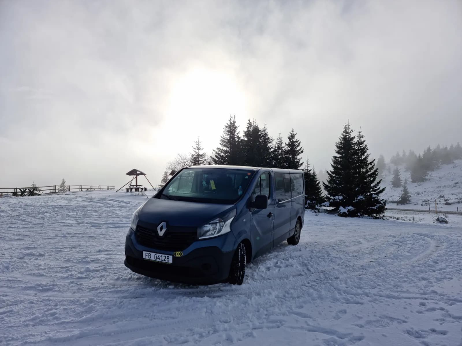 Zimski kombi transfer na Kopaoniku sa sneznim pejzazom