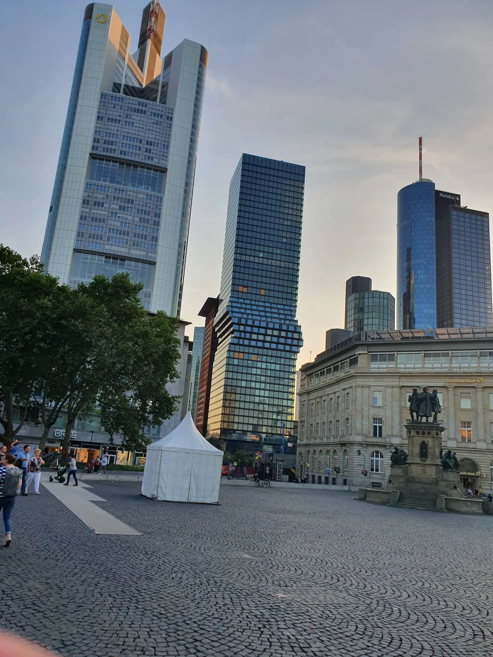 Frankfurt - poslovni centar i gradski pejzaž